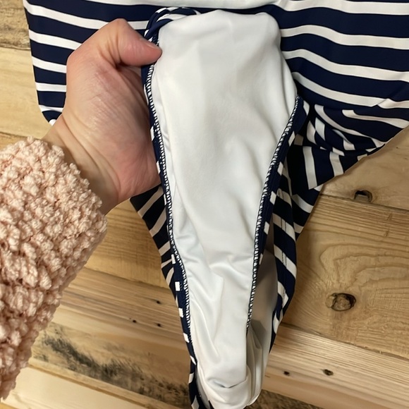 Lands’ End size large one piece navy and white striped razor back swimsuit - Picture 4 of 7